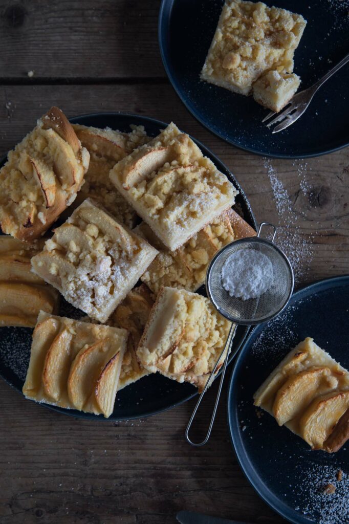 Apfel Hefekuchen mit Streusel - Teigliebe