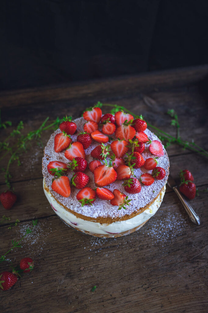 Fluffiger Erdbeertraum: Erdbeer Käse Sahne Torte - Teigliebe