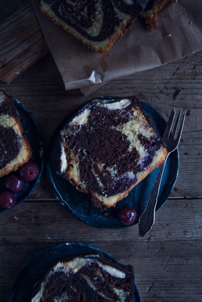 Marmorkuchen mit Kirschen, Schokolade und Buttercreme oder auch ...