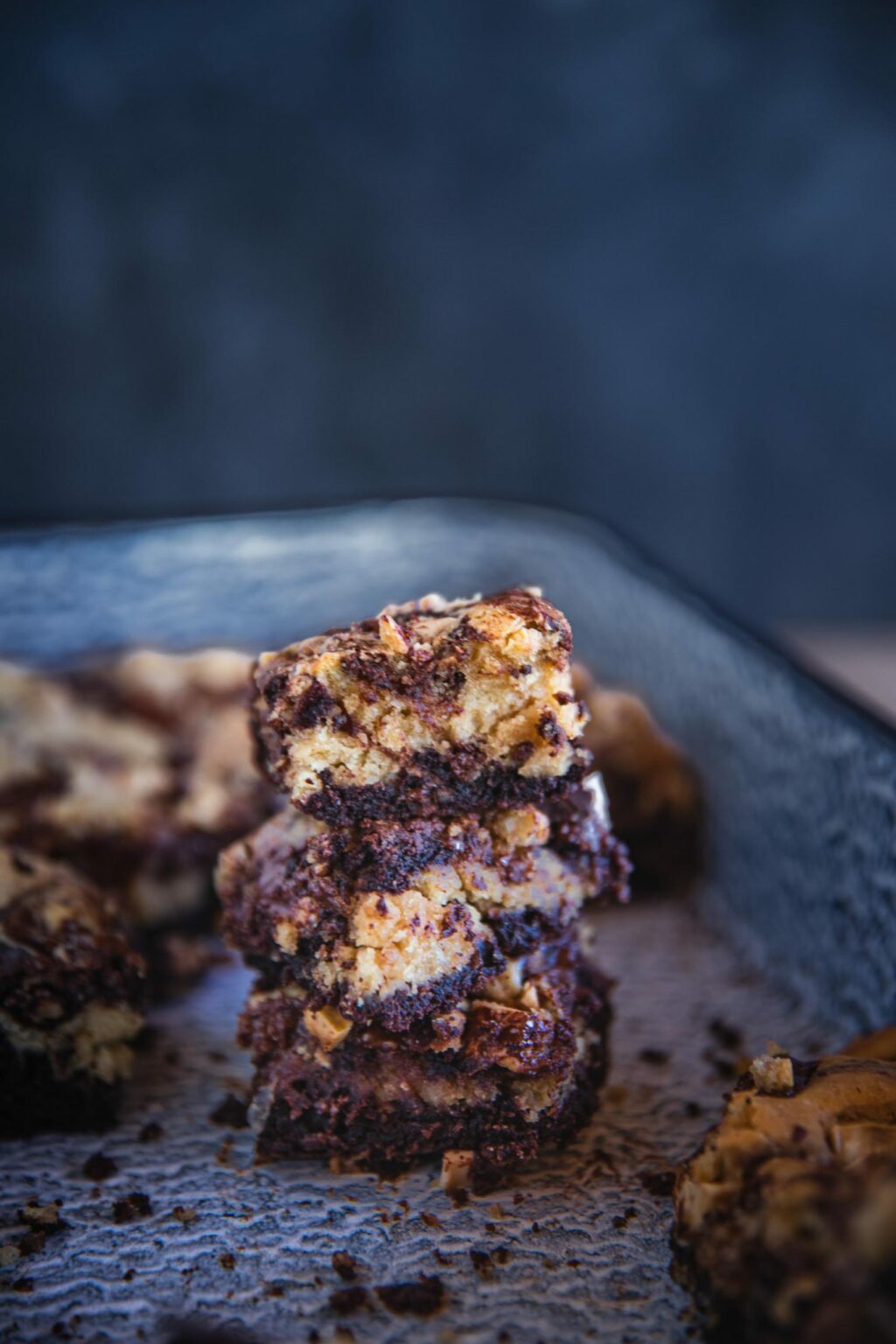 Vegane Brownies mit Erdnussbutter und viel Schokolade - Teigliebe