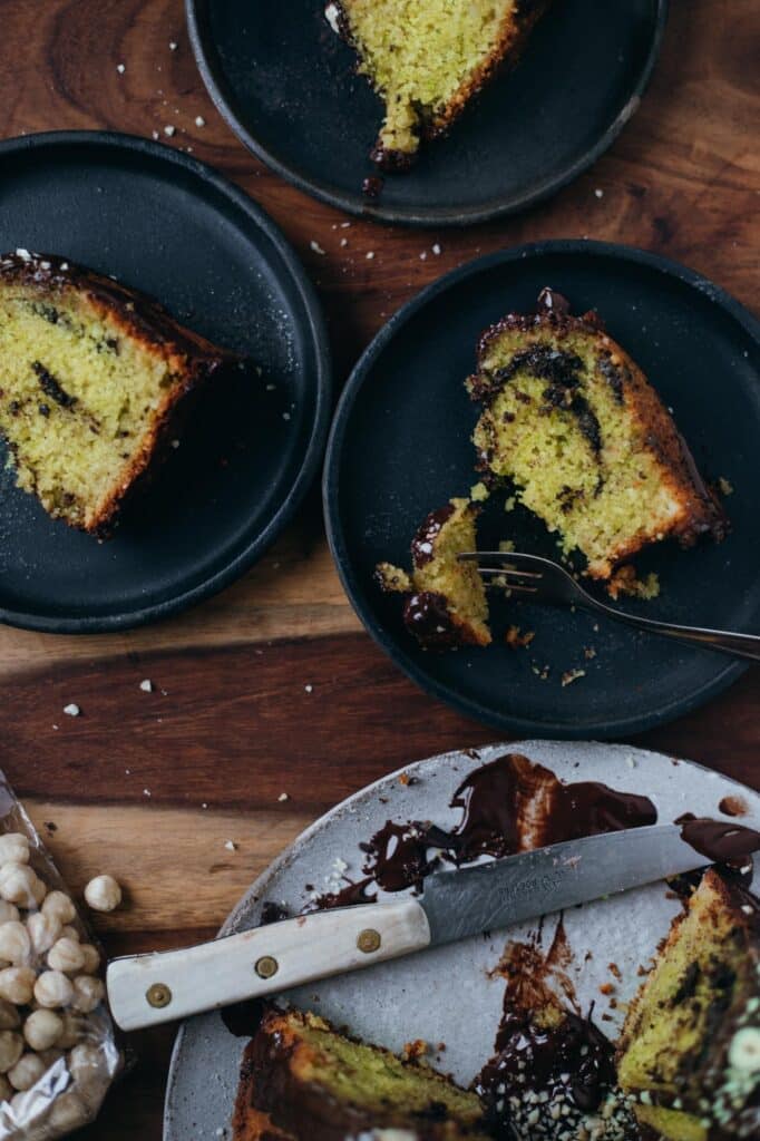 Zucchinikuchen mit Nuss und Schokolade - Teigliebe