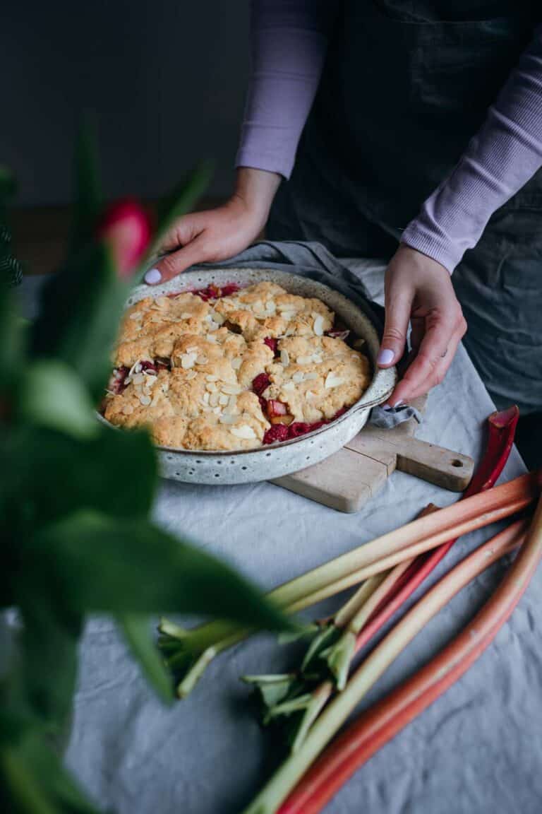 Rhabarber Himbeer Cobbler - Teigliebe