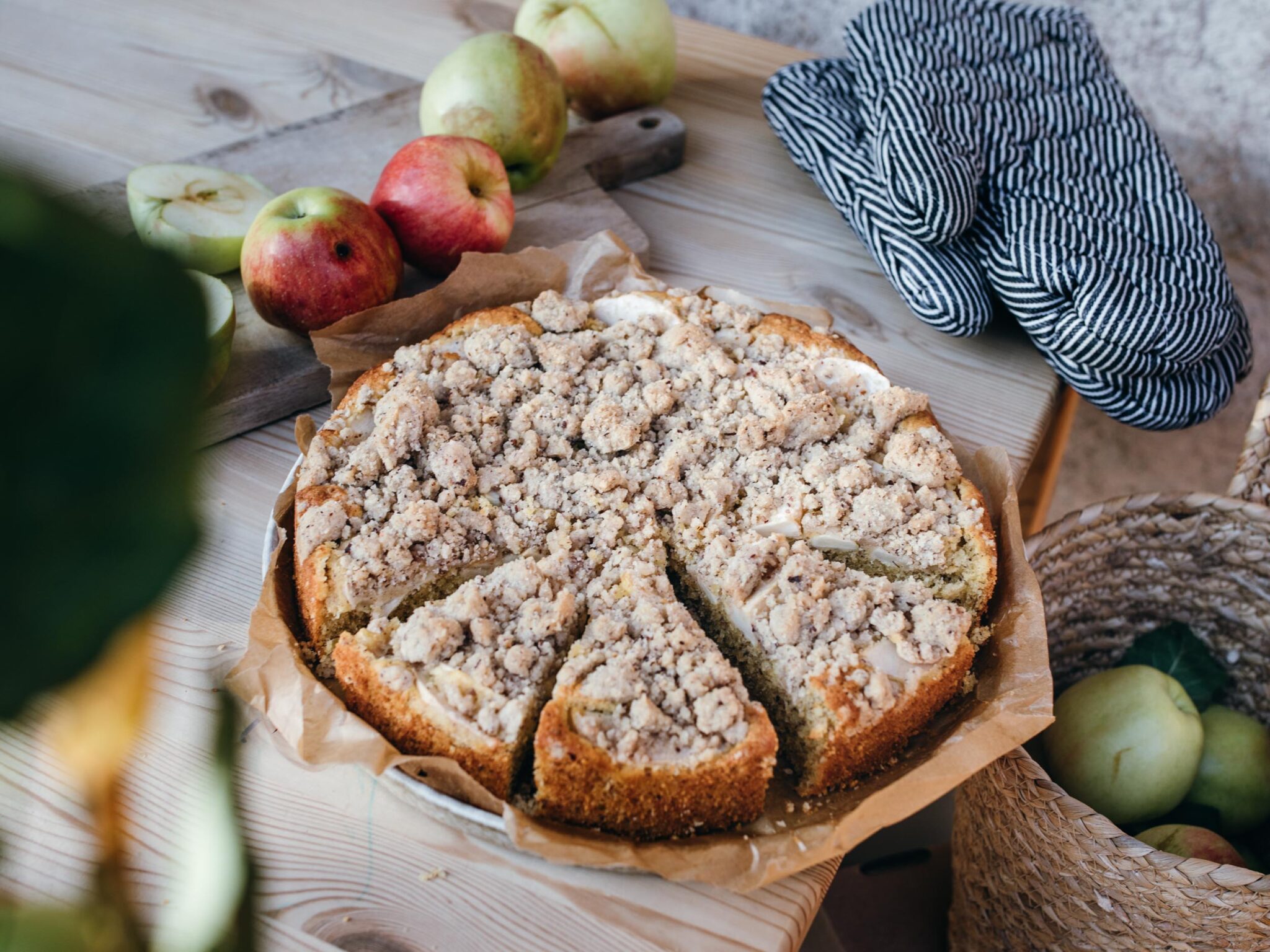 Apfel-Nusskuchen mit Streusel - Teigliebe