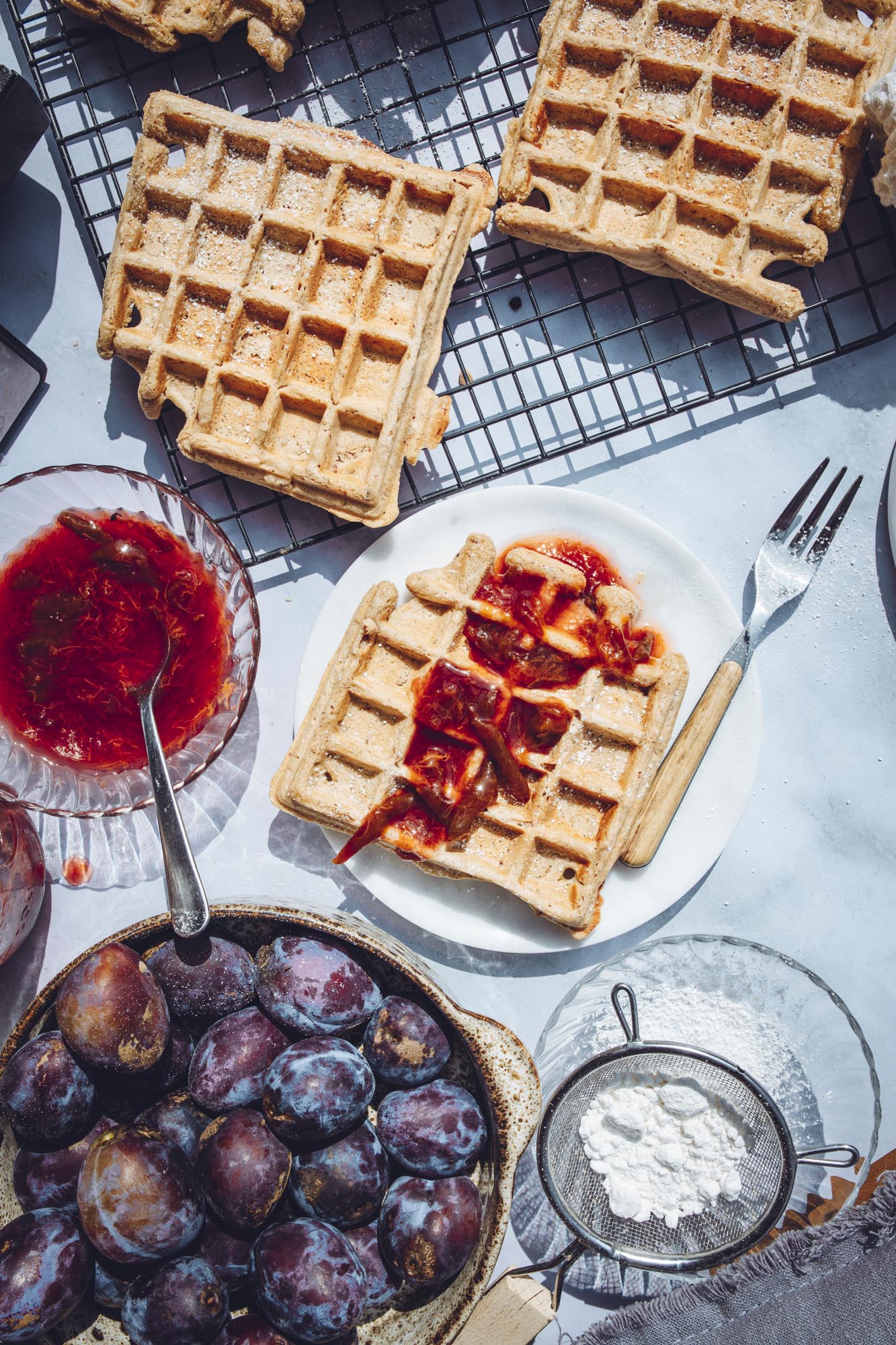 Rezept für vegane Waffeln mit Zwetschgenmus